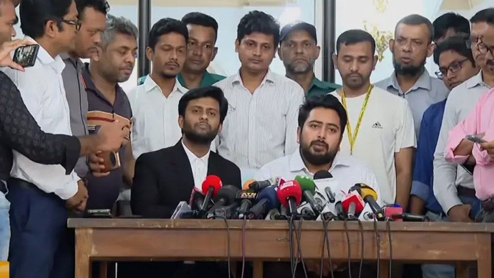 তখন থেকেই একজন নতুন সরকার প্রধানের পরিকল্পনা হচ্ছিল
