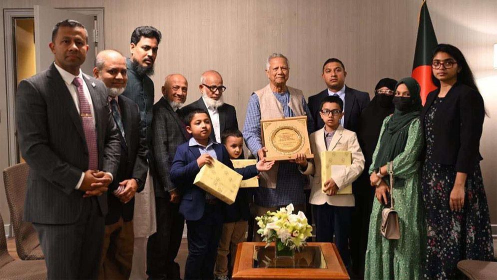 প্রধান উপদেষ্টার সঙ্গে নিহত পুলিশ কর্মকর্তা দিদারুলের পরিবারের সাক্ষাৎ