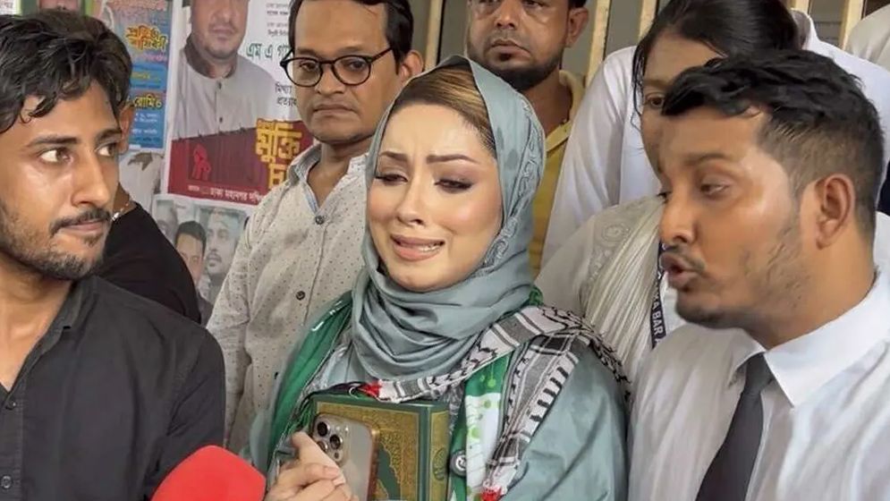 যে কারণে আদালতে অঝোরে কাঁদলেন মেঘনা আলম