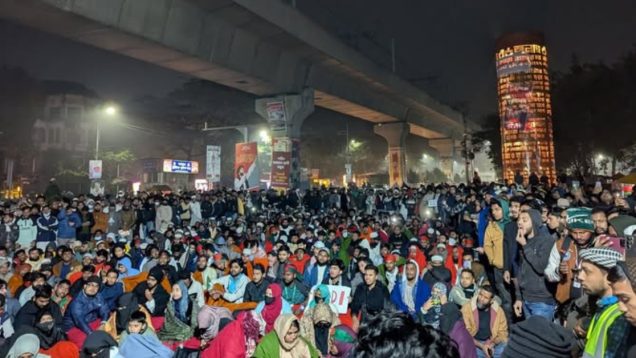 হাদি হত্যার বিচার দাবিতে দ্বিতীয় রাতেও শাহবাগে জনসমাগম