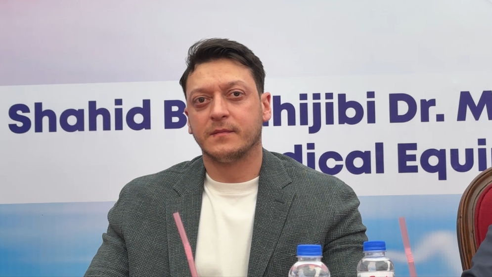 ঢাবিতে বিশ্বখ্যাত ফুটবল তারকা মেসুত ওজিল, মেডিকেল সেন্টার উদ্বোধন