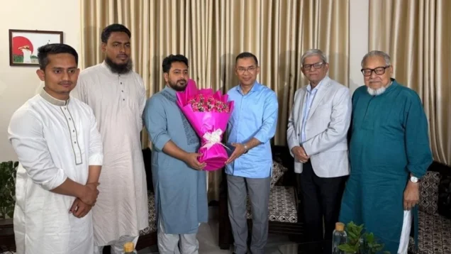 এনসিপির আহ্বায়ক নাহিদ ইসলামের বাসায় তারেক রহমানের সৌজন্য সাক্ষাৎ