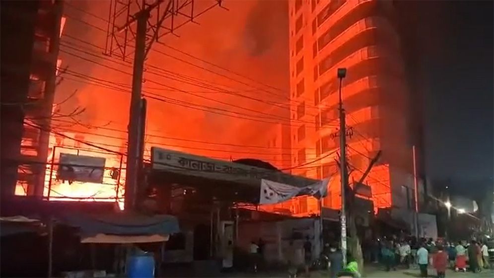 কারওয়ান বাজার ও পুরান ঢাকার আগুন নিয়ন্ত্রণে