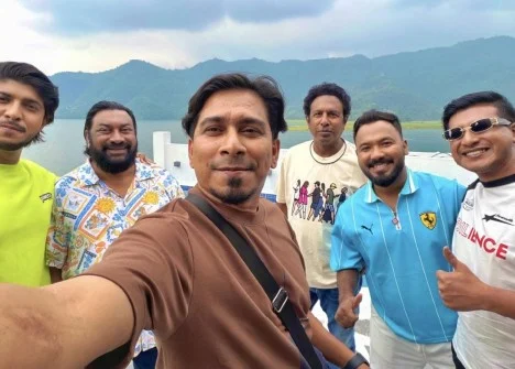 হিমালয়ের দেশে শুটিংয়ে ‘ব্যাচেলর পয়েন্ট’ টিম