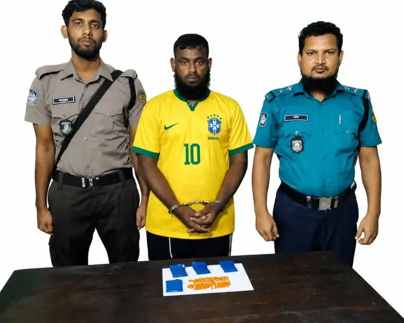 মাদকসহ আটক আর্জেন্টিনা সমর্থকের গায়ে ব্রাজিলের জার্সি পরিয়ে বিপাকে পুলিশ