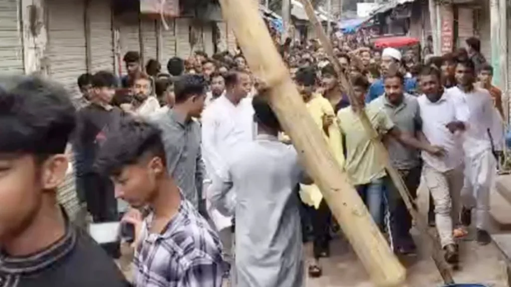 নোয়াখালীতে ছাত্রলীগের বড় মিছিল, বিপুল উপস্থিতিতে সরে যায় পুলিশ