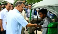জুলাই যোদ্ধাদের অটোরিকশা-রিকশা উপহার দিলেন প্রধানমন্ত্রী