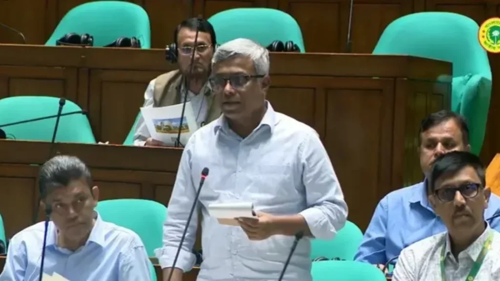 তীব্র লোডশেডিংয়ে দেশবাসীর কাছে কাছে ক্ষমা চাইলেন বিদ্যুৎ প্রতিমন্ত্রী