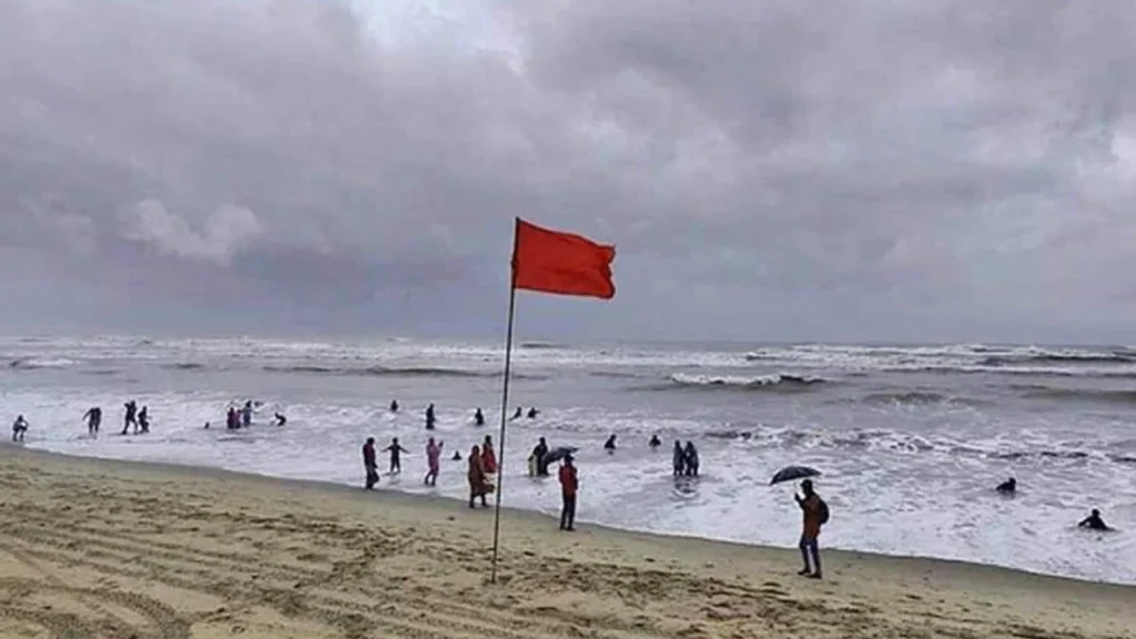 বঙ্গোপসাগরে লঘুচাপ, চার সমুদ্রবন্দরে ৩ নম্বর সতর্কসংকেত