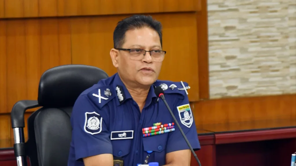 সরকার অনুমতি দিলে ক্রসফায়ার: আইজিপির বক্তব্যে বিতর্ক, ব্যাখ্যা পুলিশের
